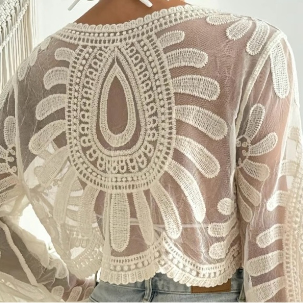 White/Beige Lace Crop Top